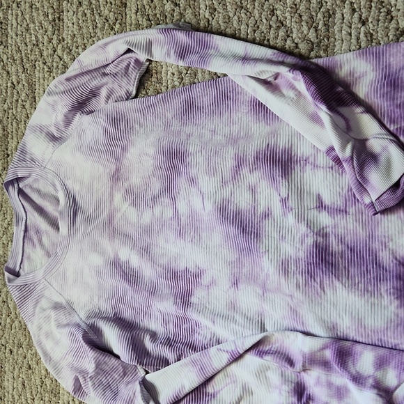 Lululemon - Picture 2 of 3